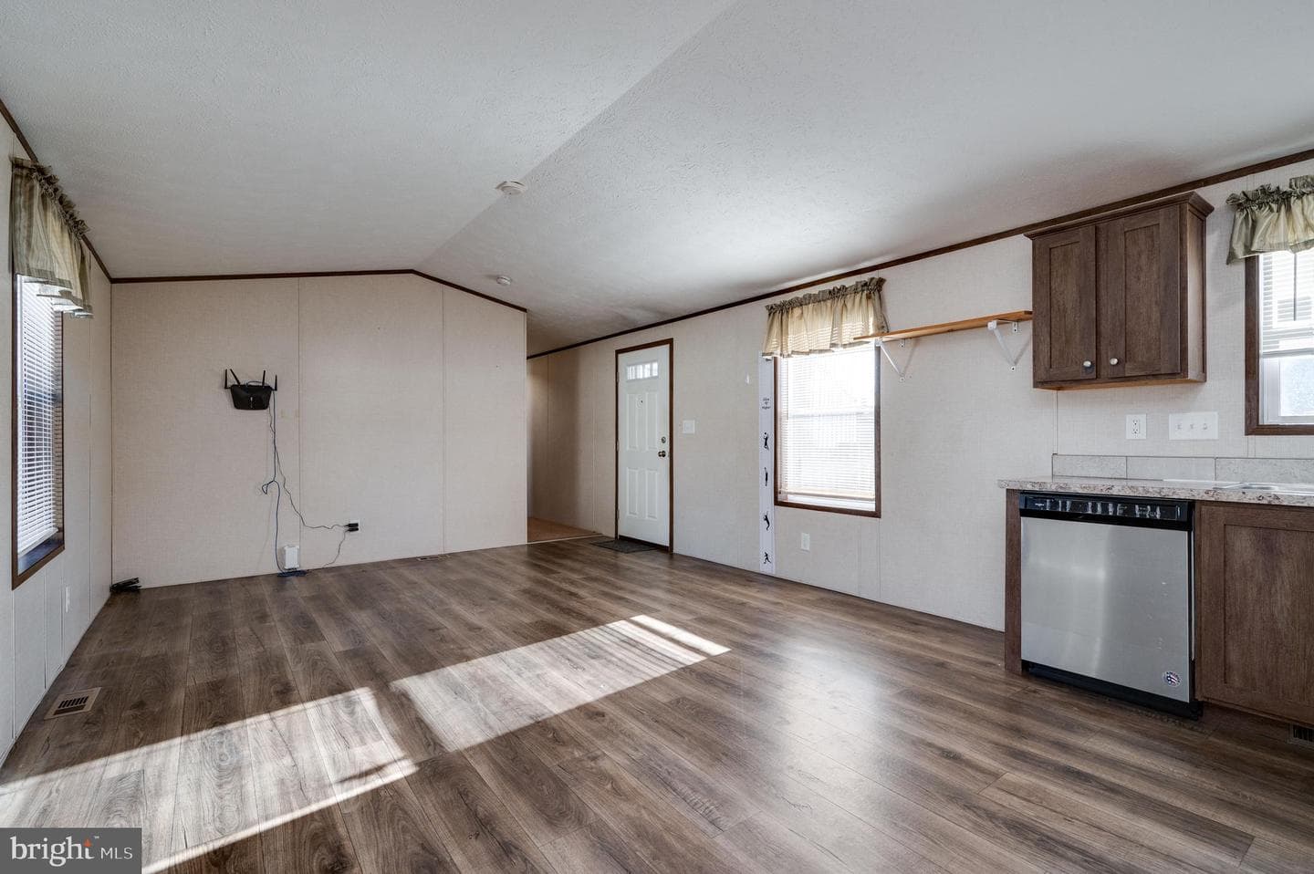 312 Hampshire Avenue photo 10