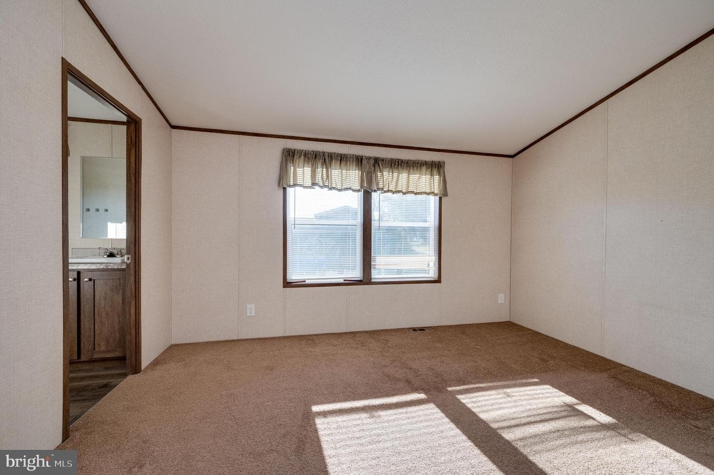 312 Hampshire Avenue photo 12