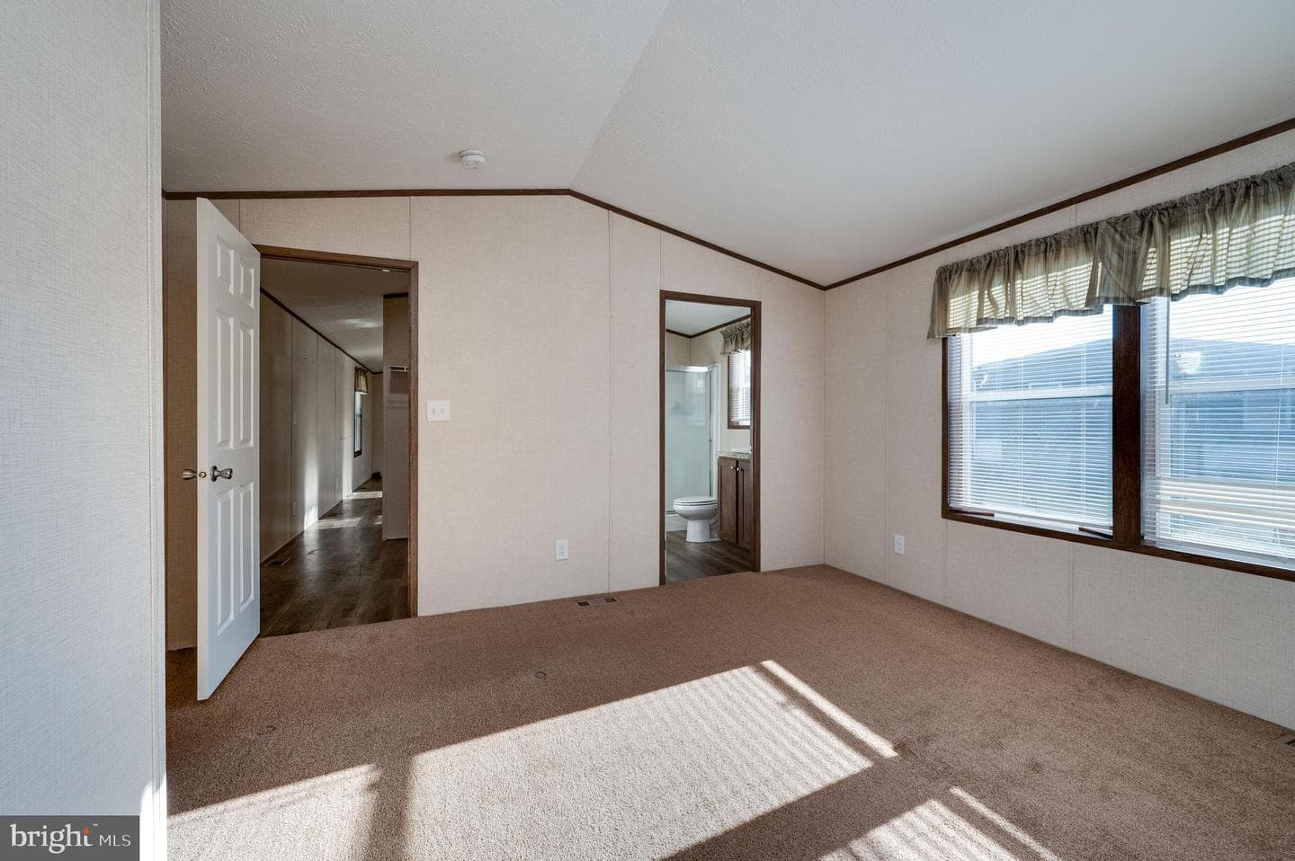 312 Hampshire Avenue photo 14