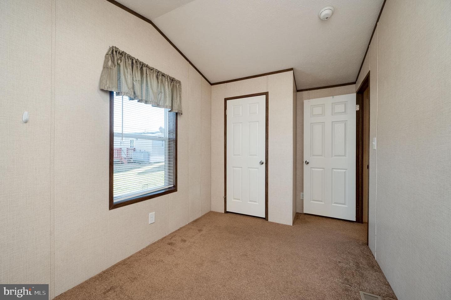 312 Hampshire Avenue photo 18