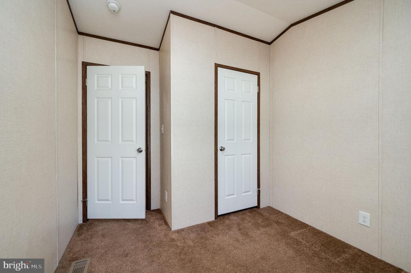 312 Hampshire Avenue photo 21