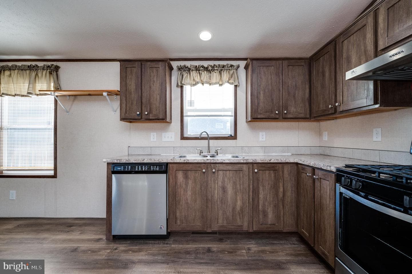 312 Hampshire Avenue photo 8