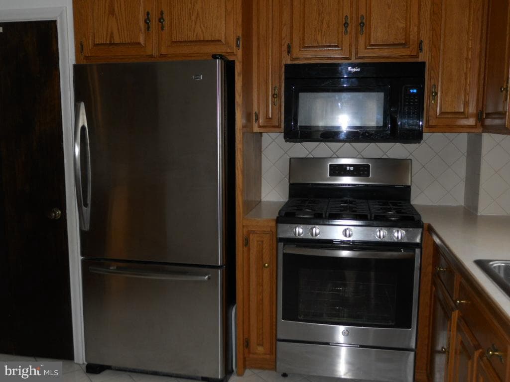 909 Brighton Avenue photo 16