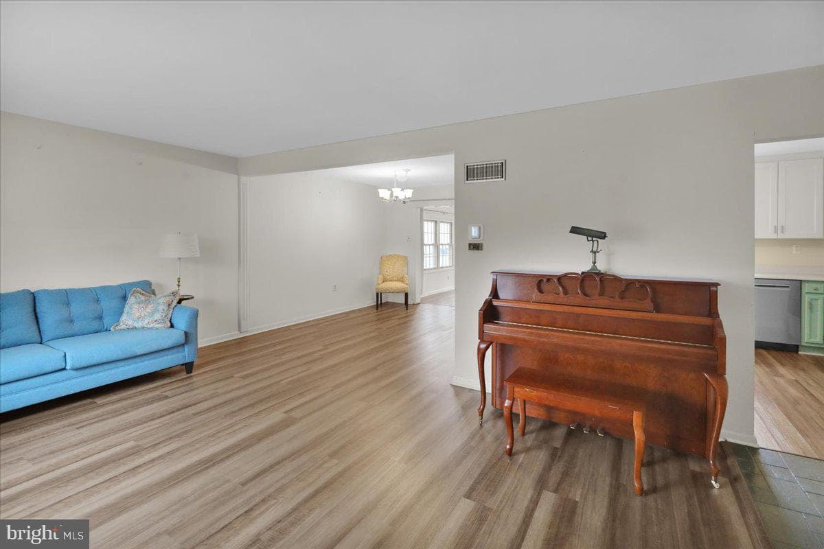 28 Cheltenham Drive photo 7