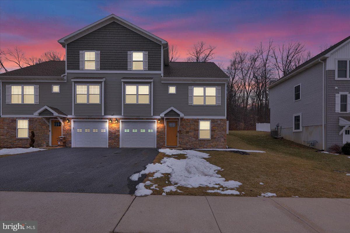 422 Smokering Drive photo 2