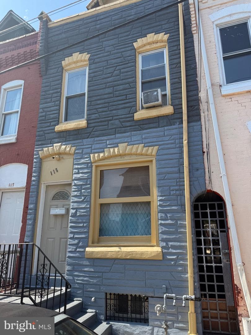 115 W Elm Street photo 3