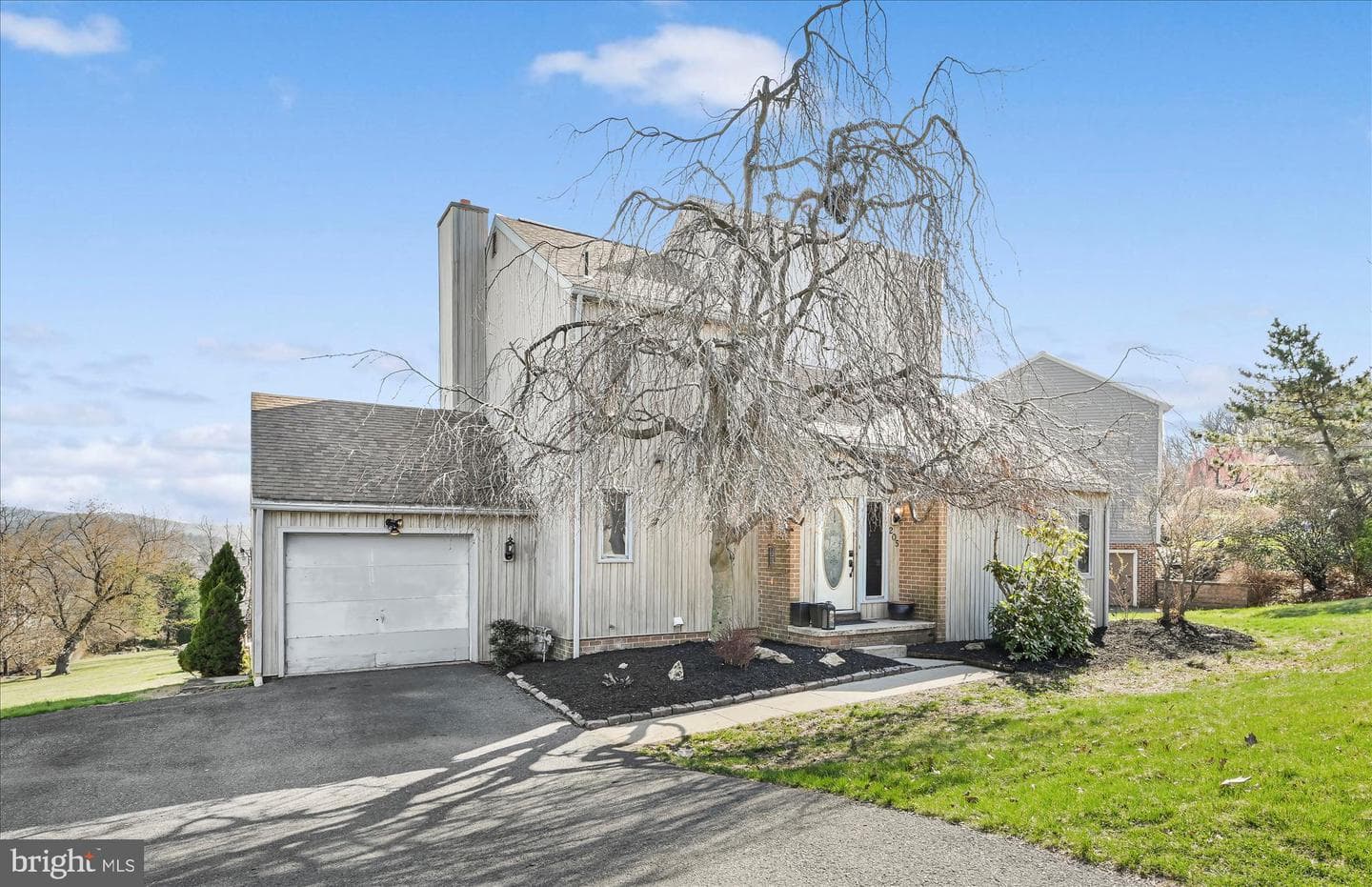 205 Pembroke Drive photo 2