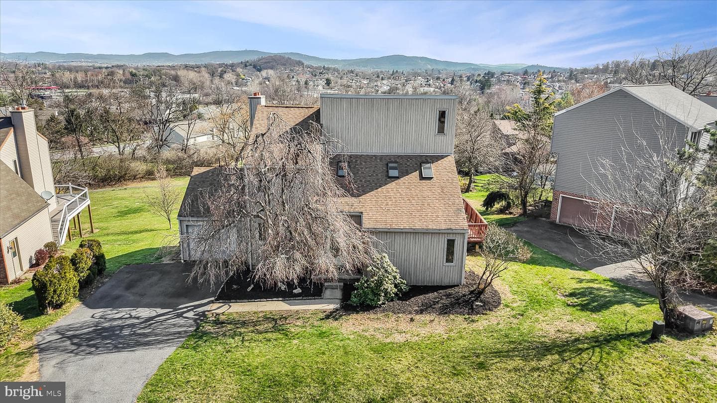 205 Pembroke Drive photo 3