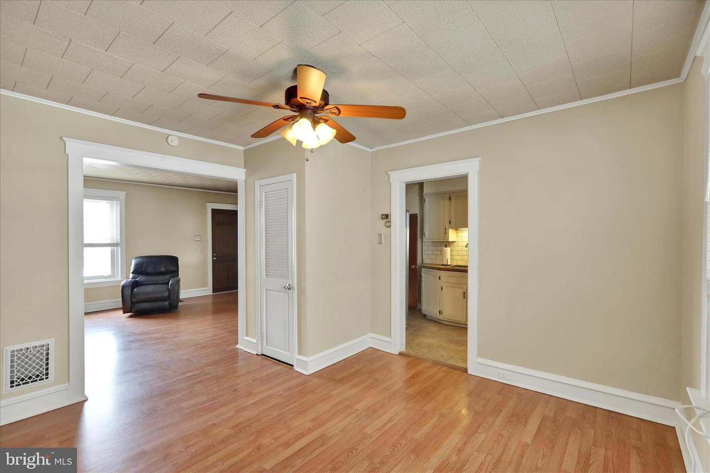 564 Marshall Avenue photo 9