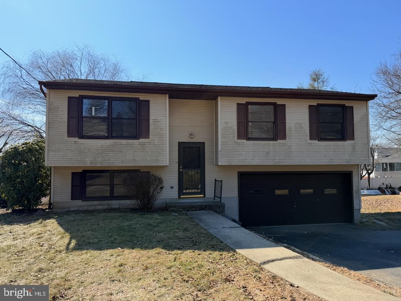 3804 Saint Lawrence Avenue photo 2