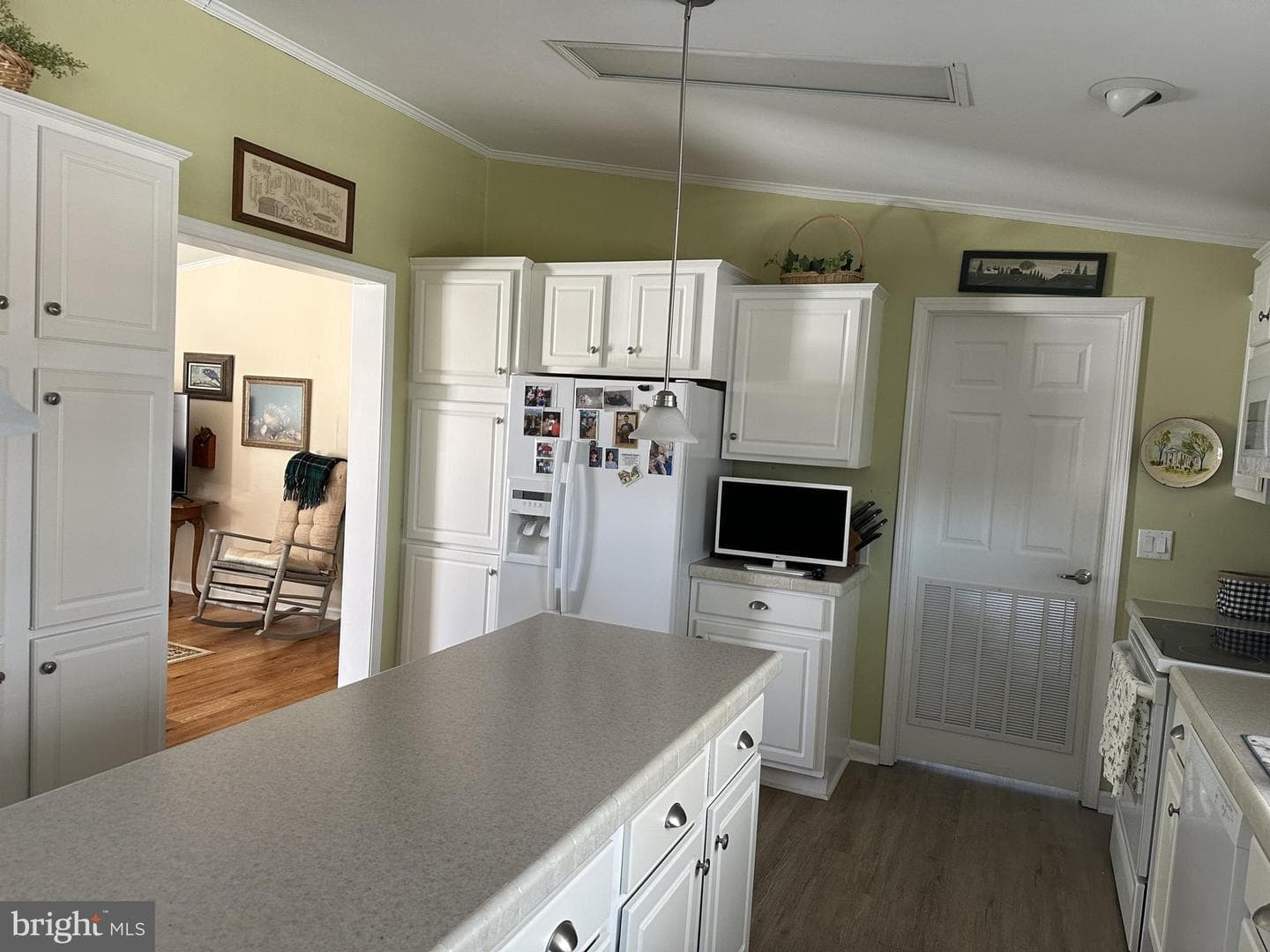 110 Allison Place photo 3