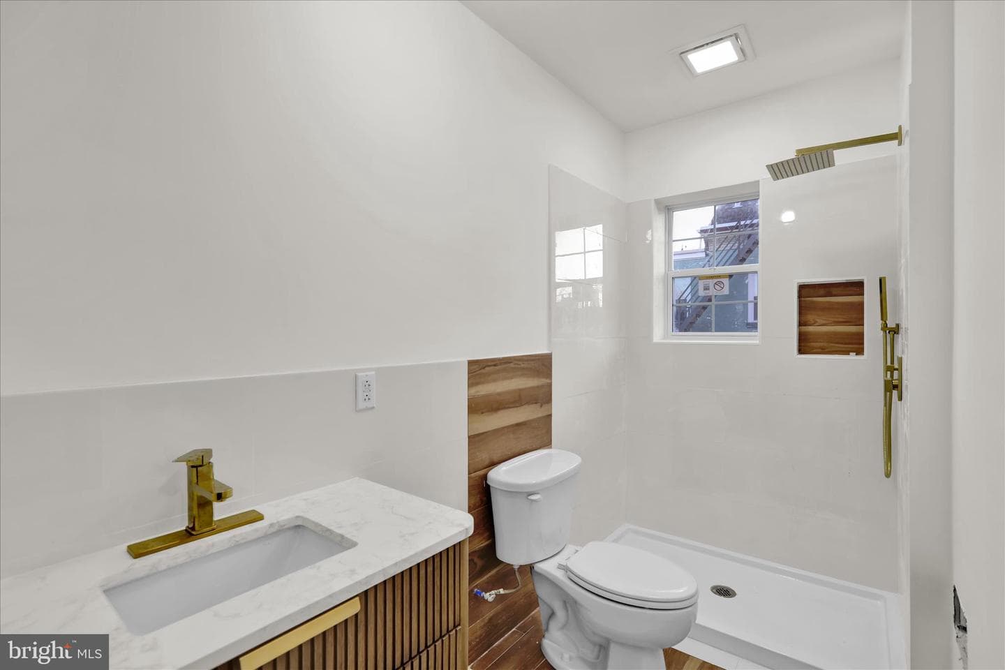 131 Elm Street photo 20