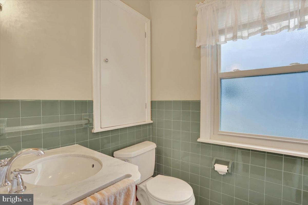 516 W 3rd Street photo 12