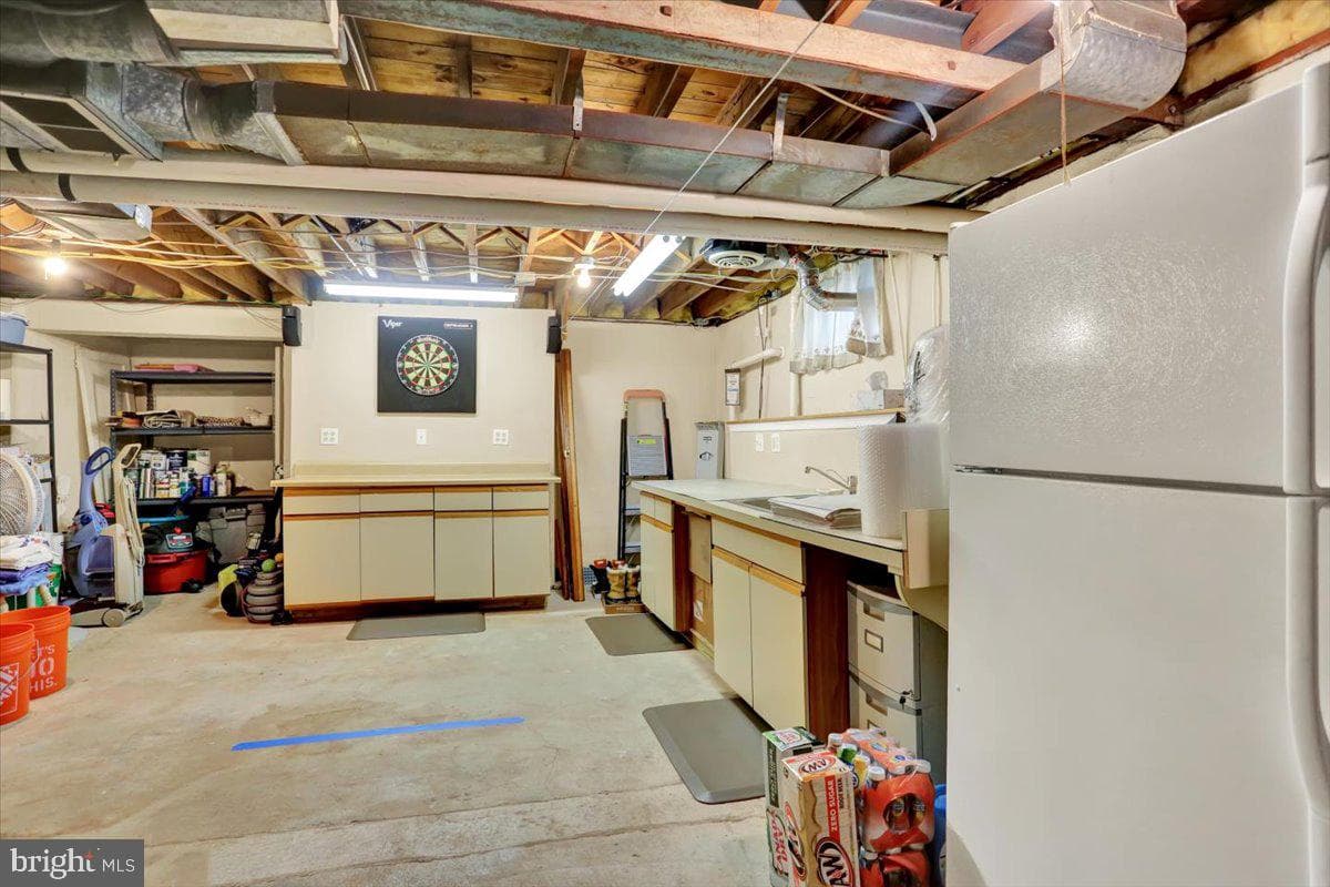 516 W 3rd Street photo 24