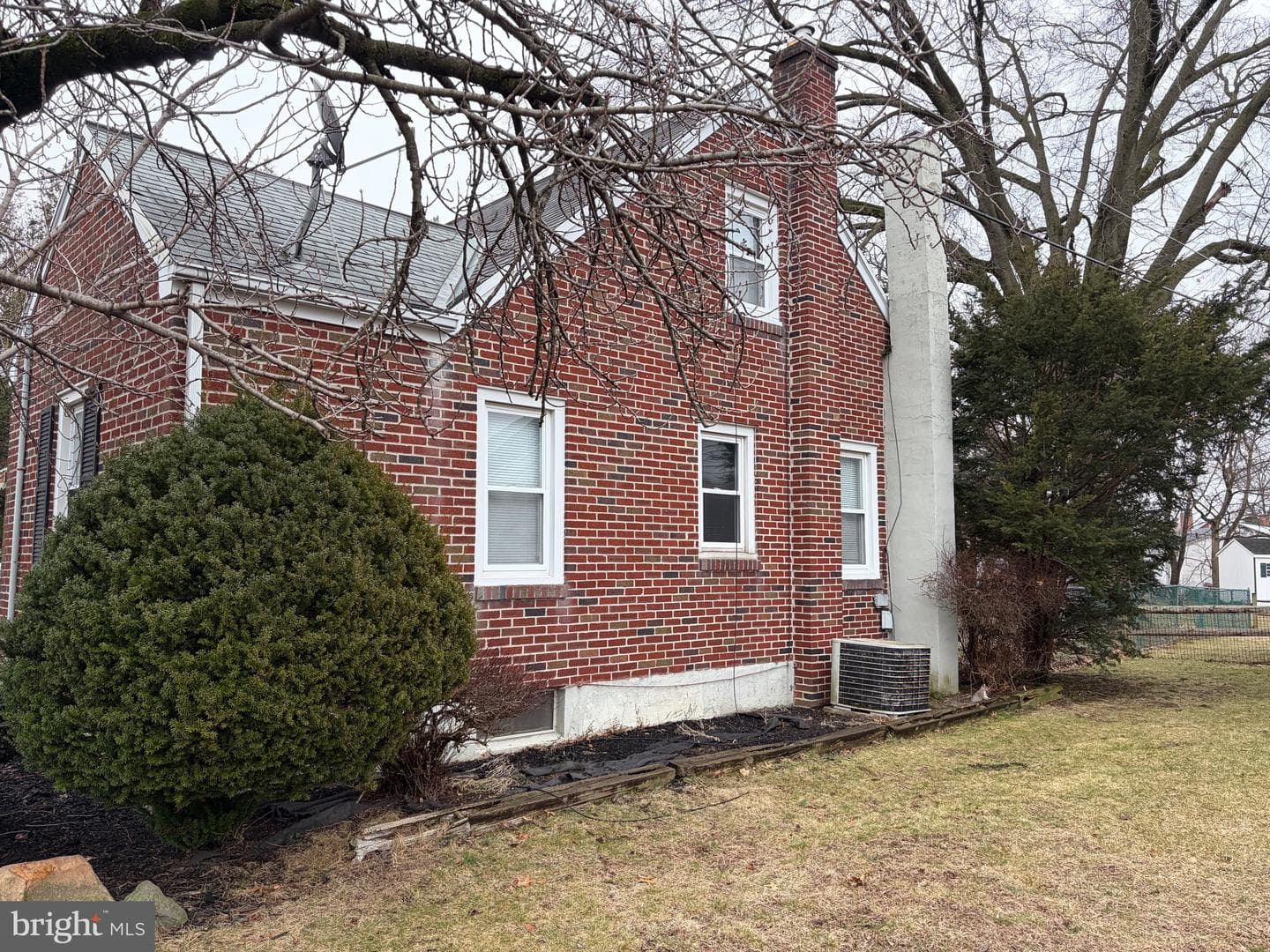 740 Columbia Avenue photo 2