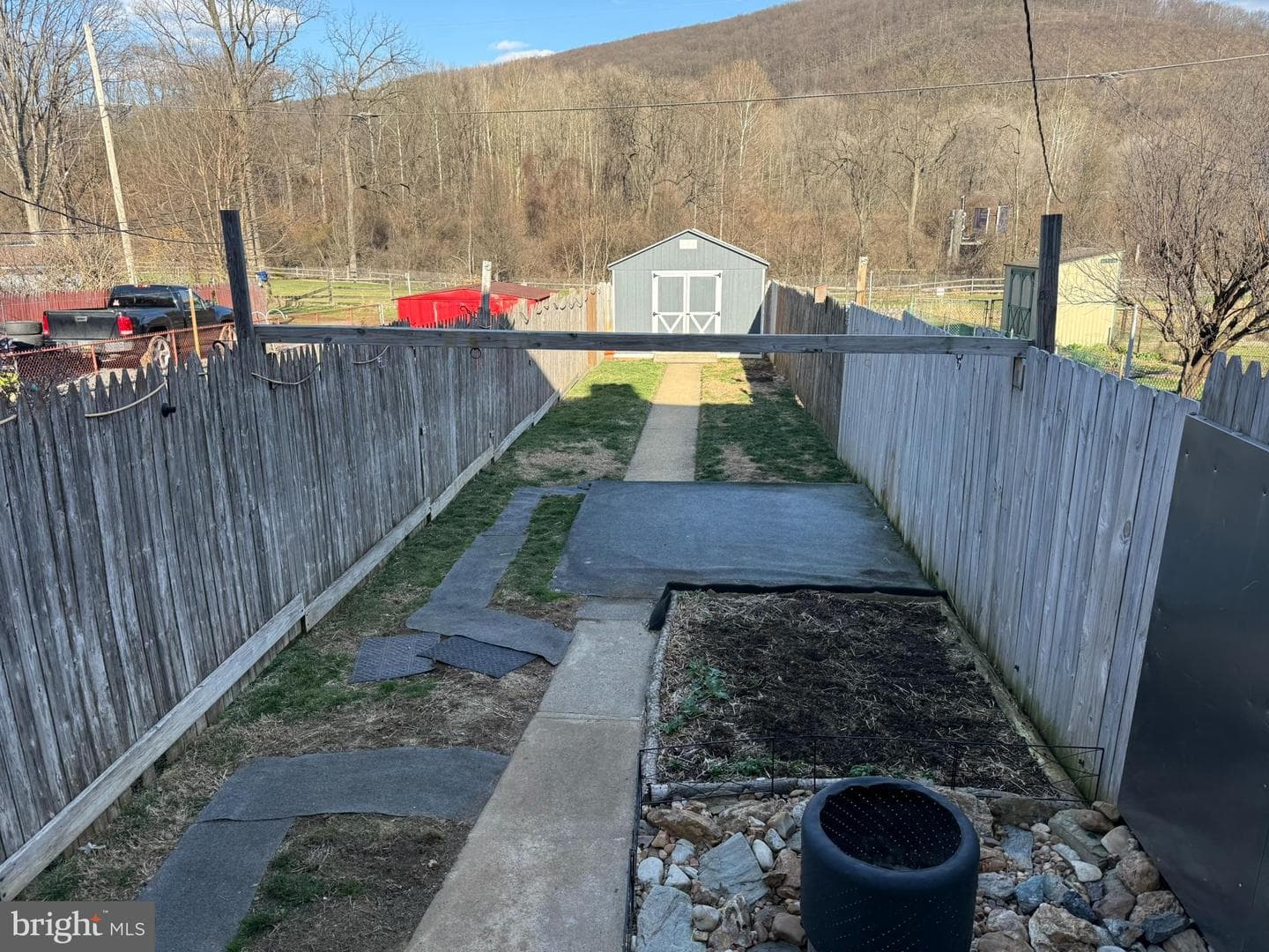 355 Hazel Street photo 21