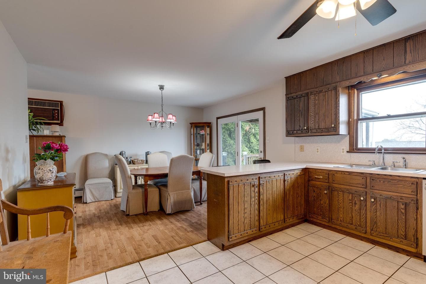 906 Berks Street photo 8