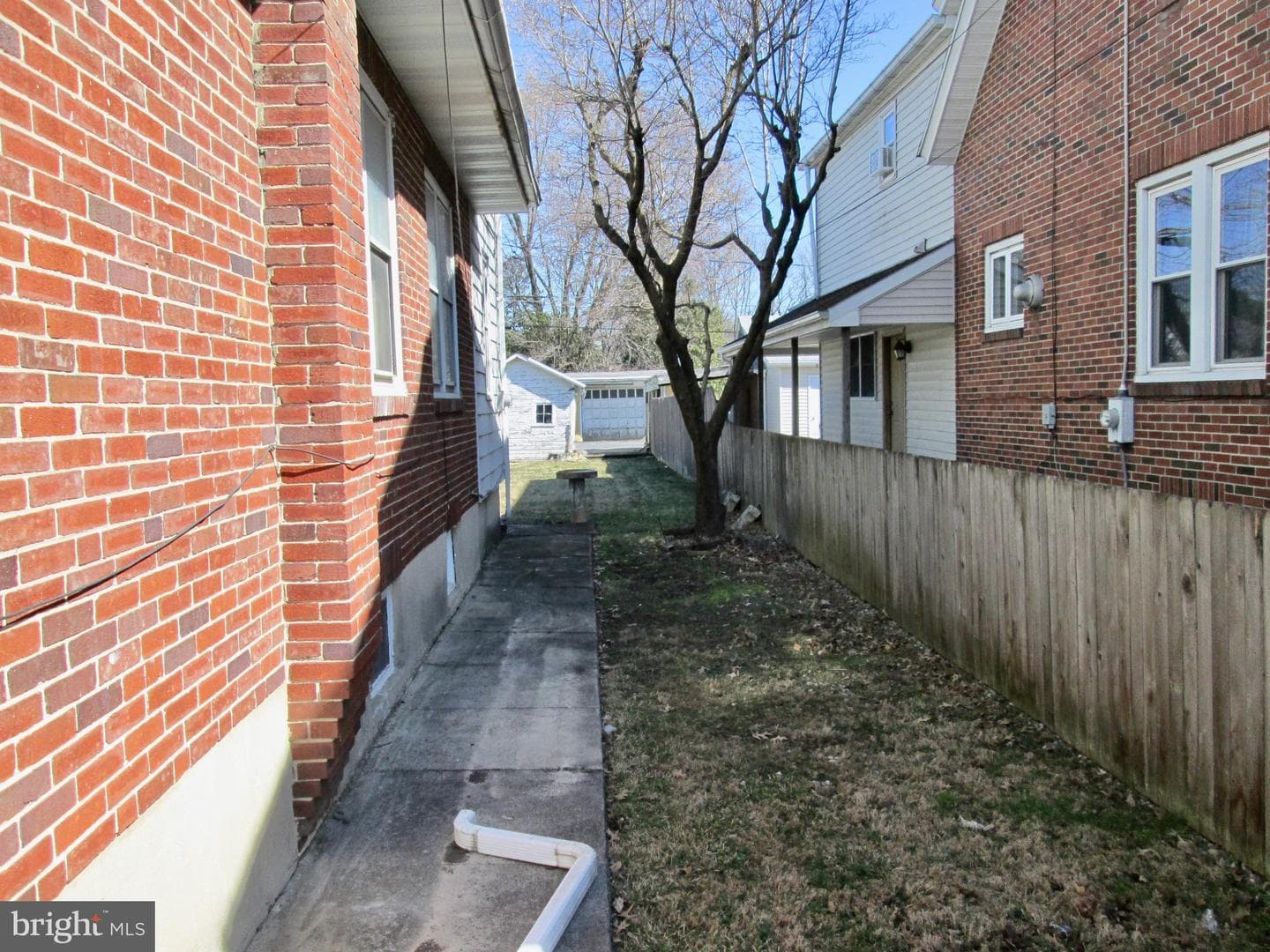 431 Raymond Street photo 36