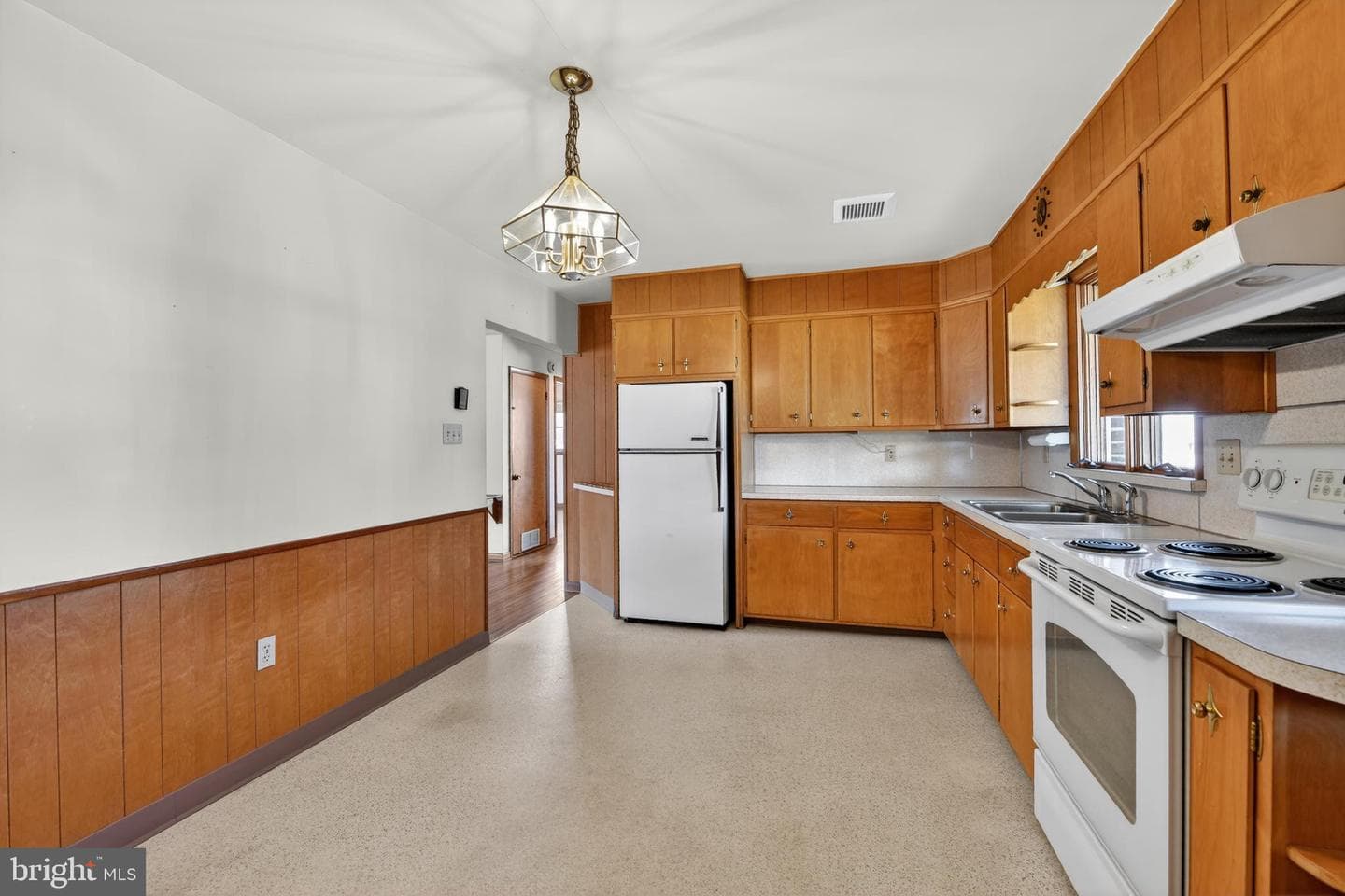 321 Lindbergh Avenue photo 8