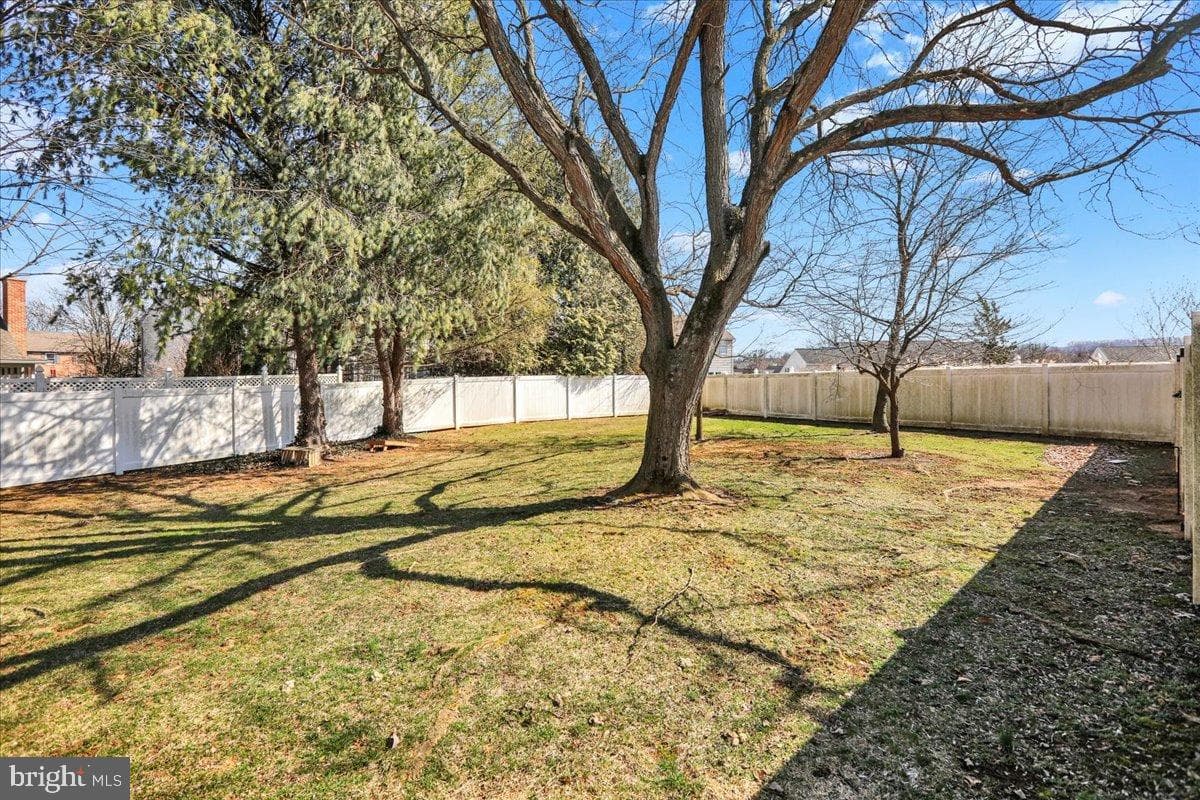 23 Laura Court photo 59