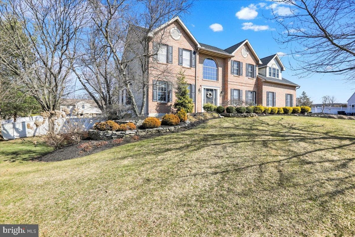 23 Laura Court photo 64