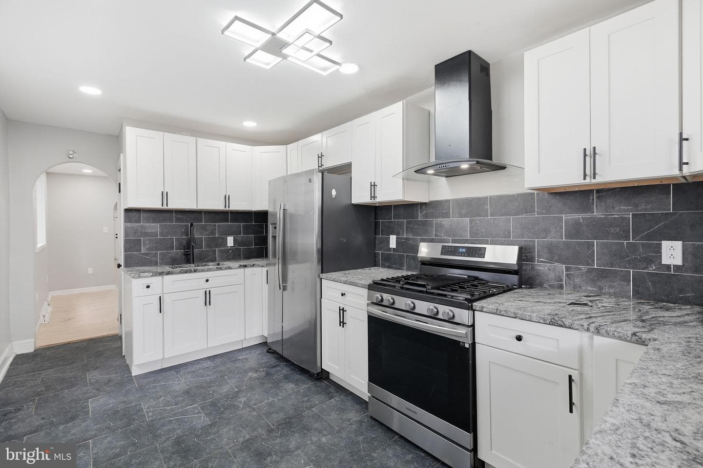 1043 Mulberry Street photo 18