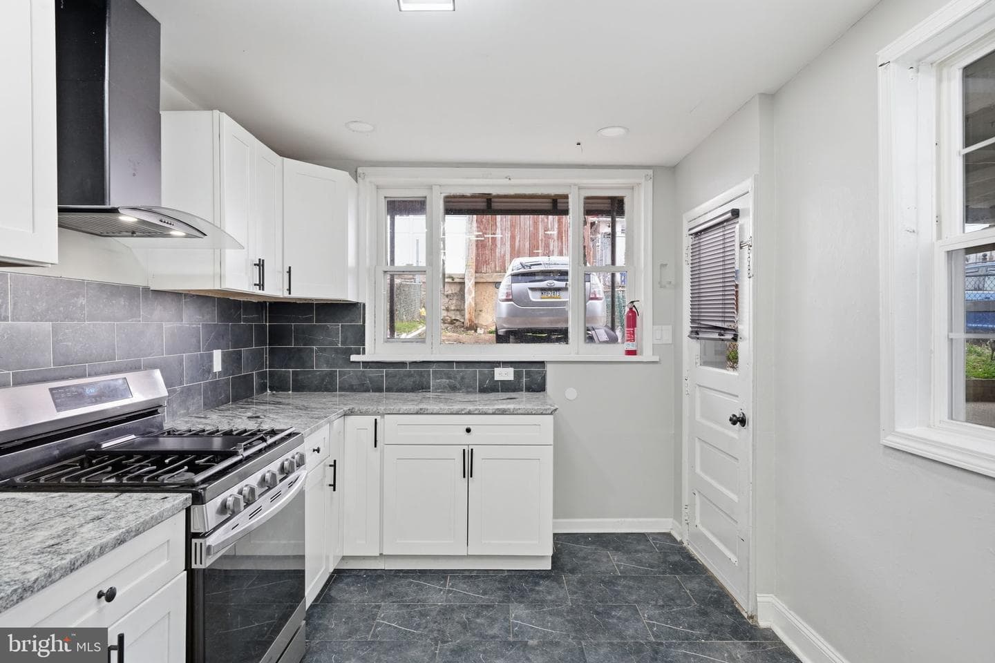 1043 Mulberry Street photo 21