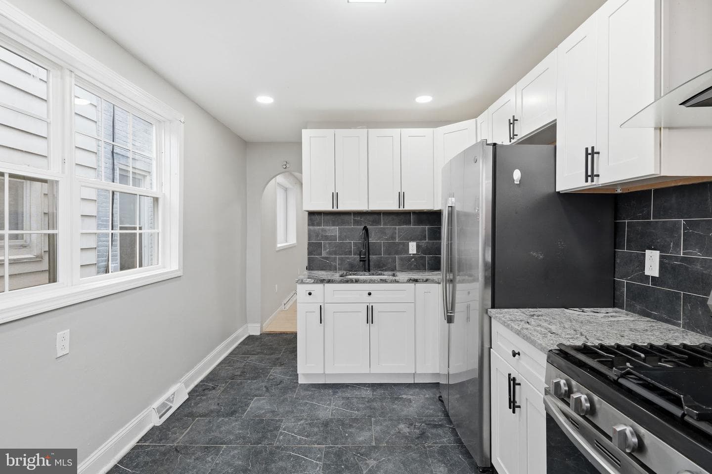 1043 Mulberry Street photo 22