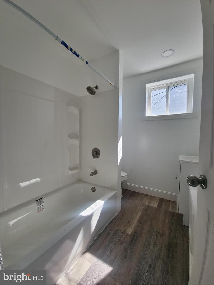 926 Greenwich Street photo 16