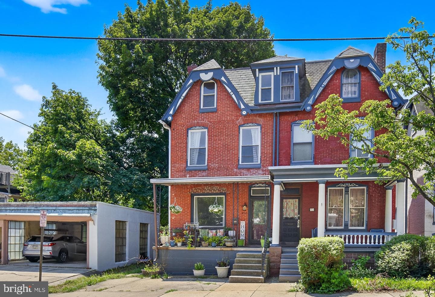 456 Douglass Street photo 2