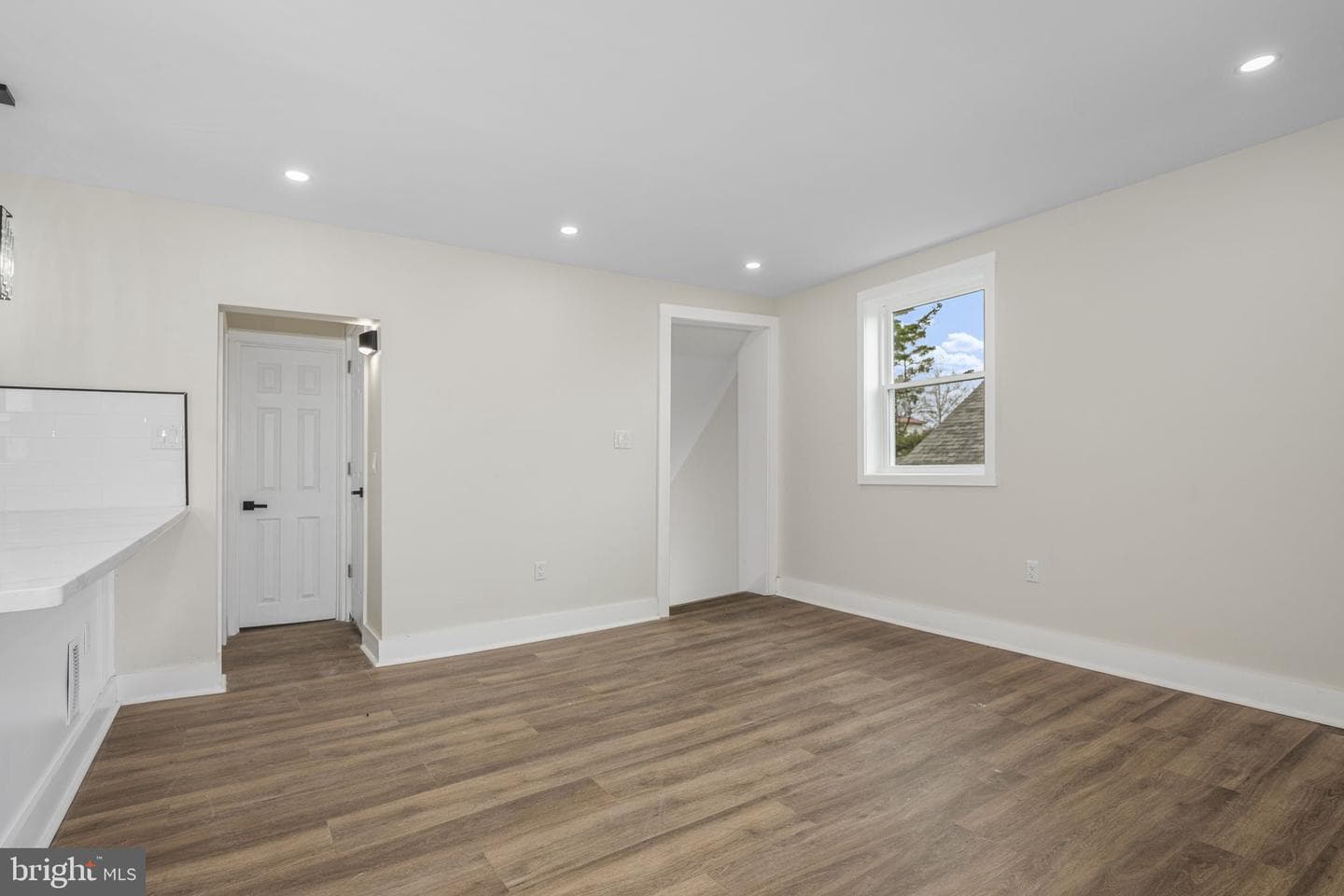837 Philadelphia Avenue photo 4