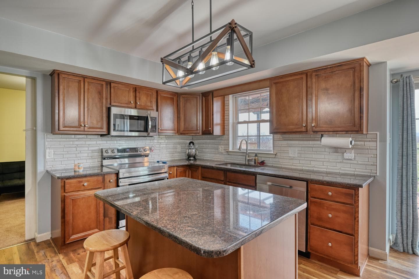 211 Oval Drive photo 8