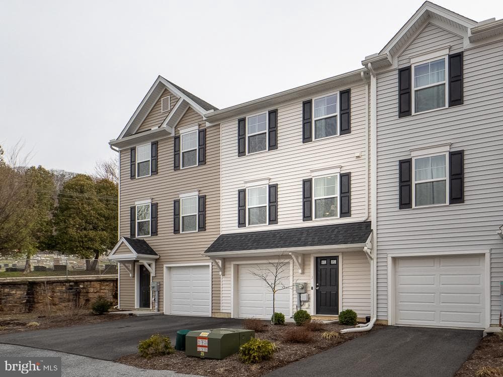 3 Hawley Court