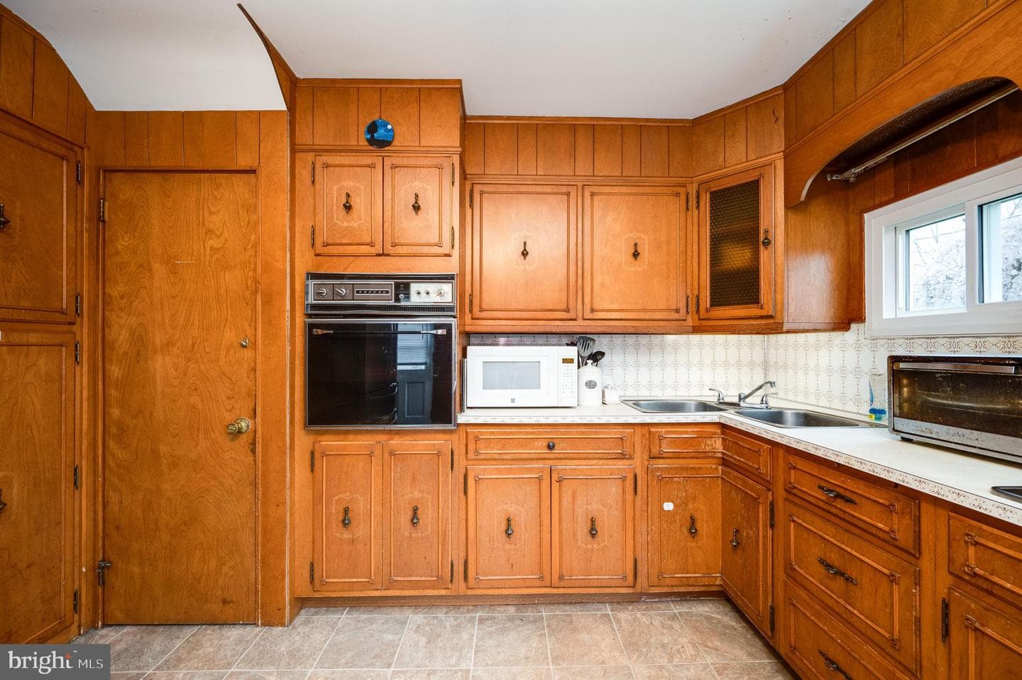 511 Grill Avenue photo 13