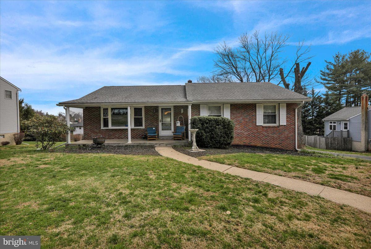 227 W Neversink Road photo 3