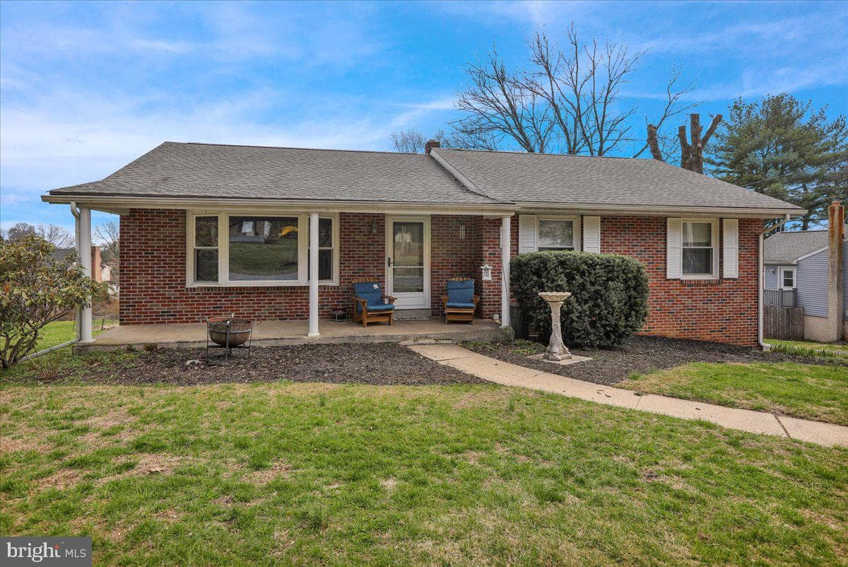 227 W Neversink Road photo 4