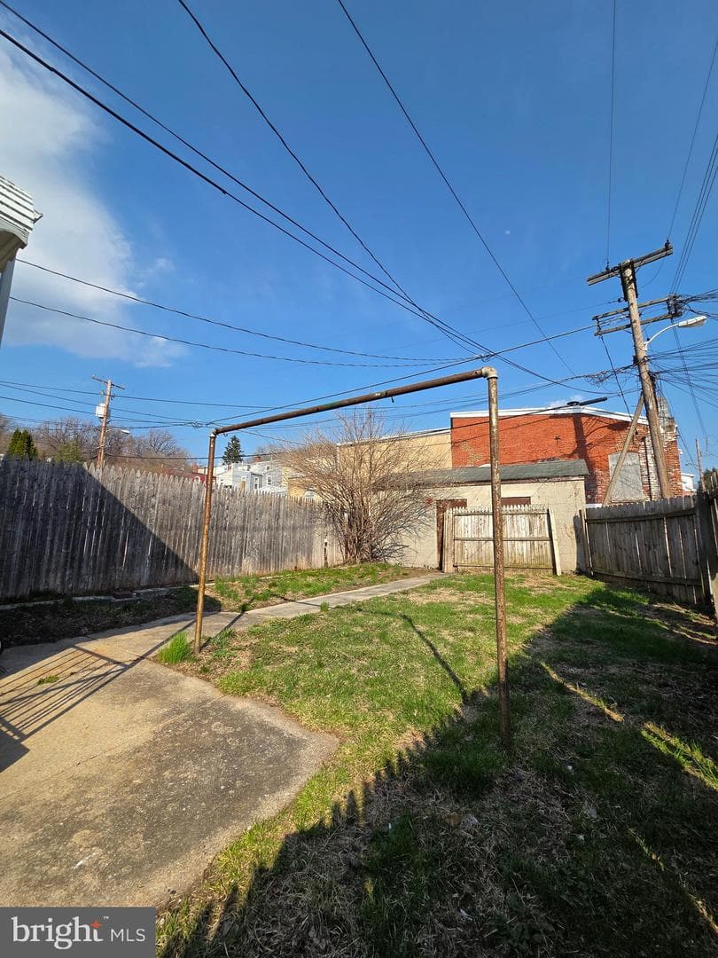 333 S 17th 1/2 photo 5