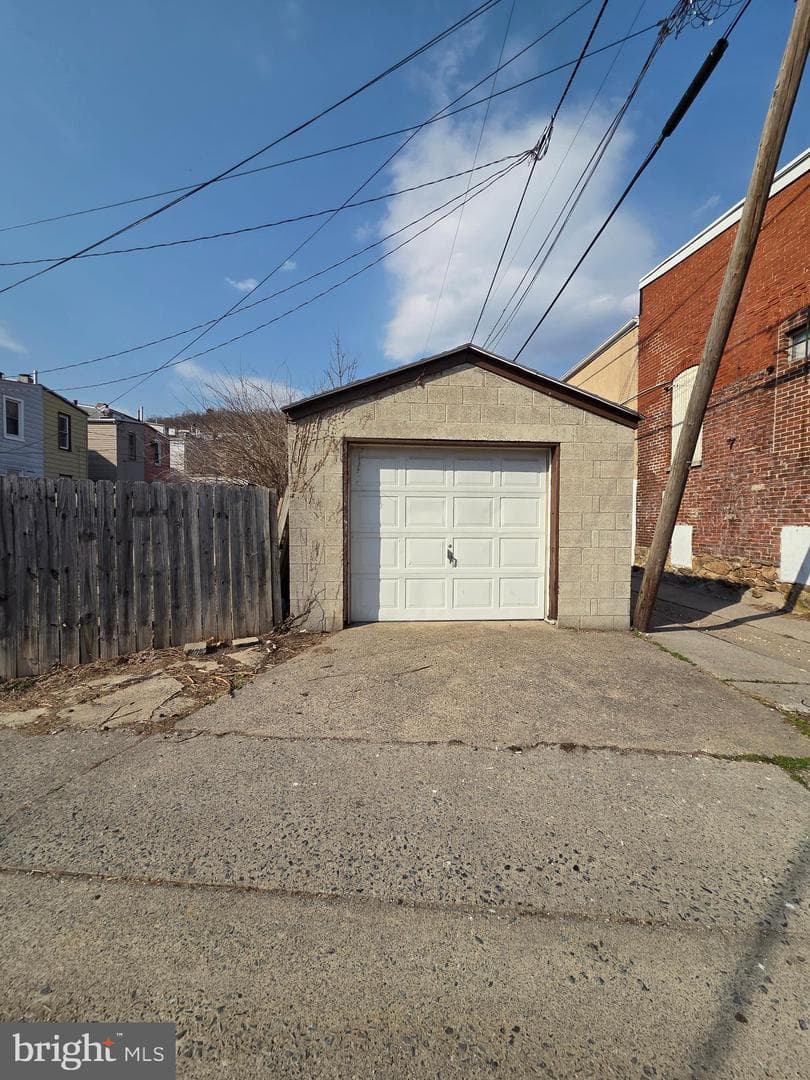 333 S 17th 1/2 photo 6