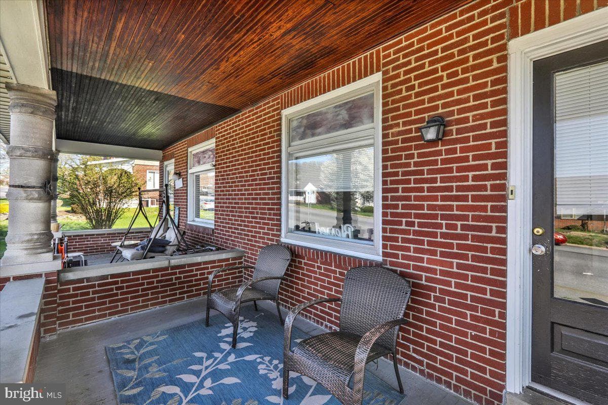 8 Pershing Boulevard photo 3