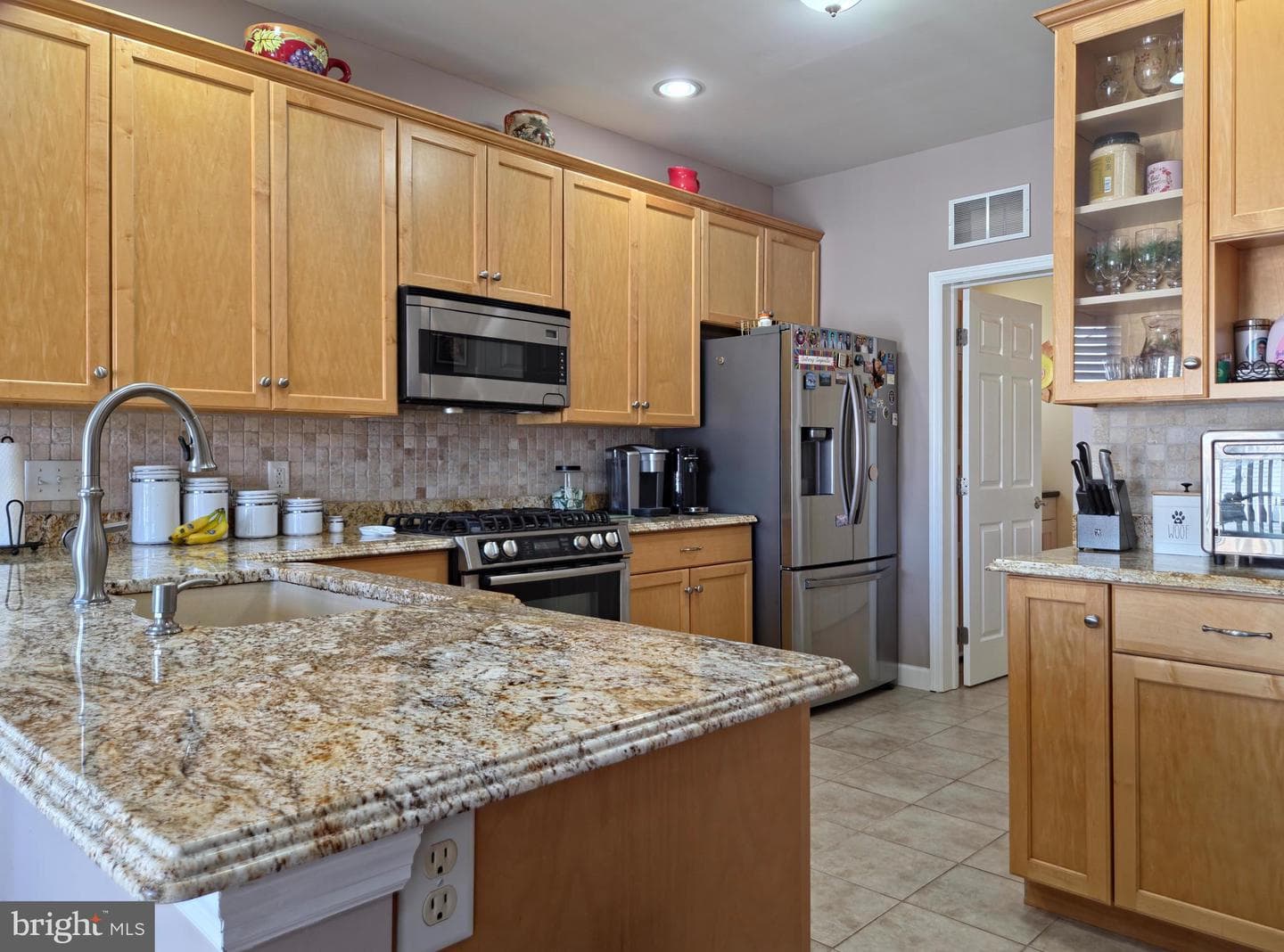 409 Westbury photo 14