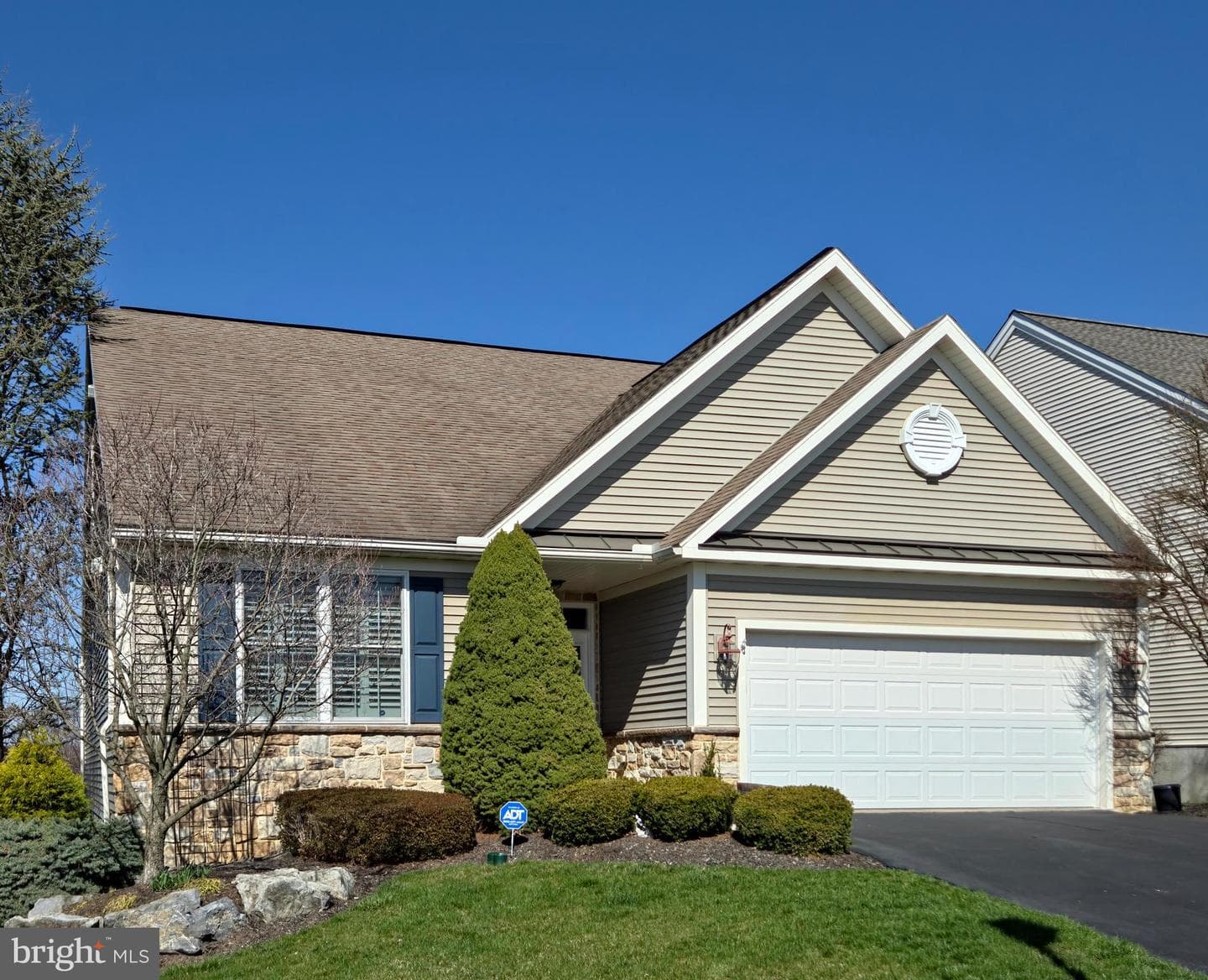 409 Westbury photo 2