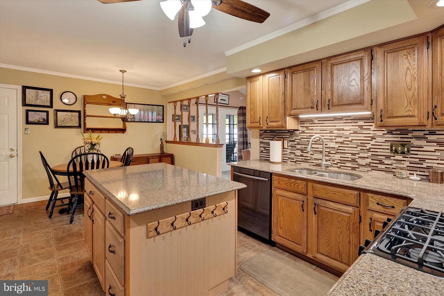 211 John Glenn Avenue photo 4