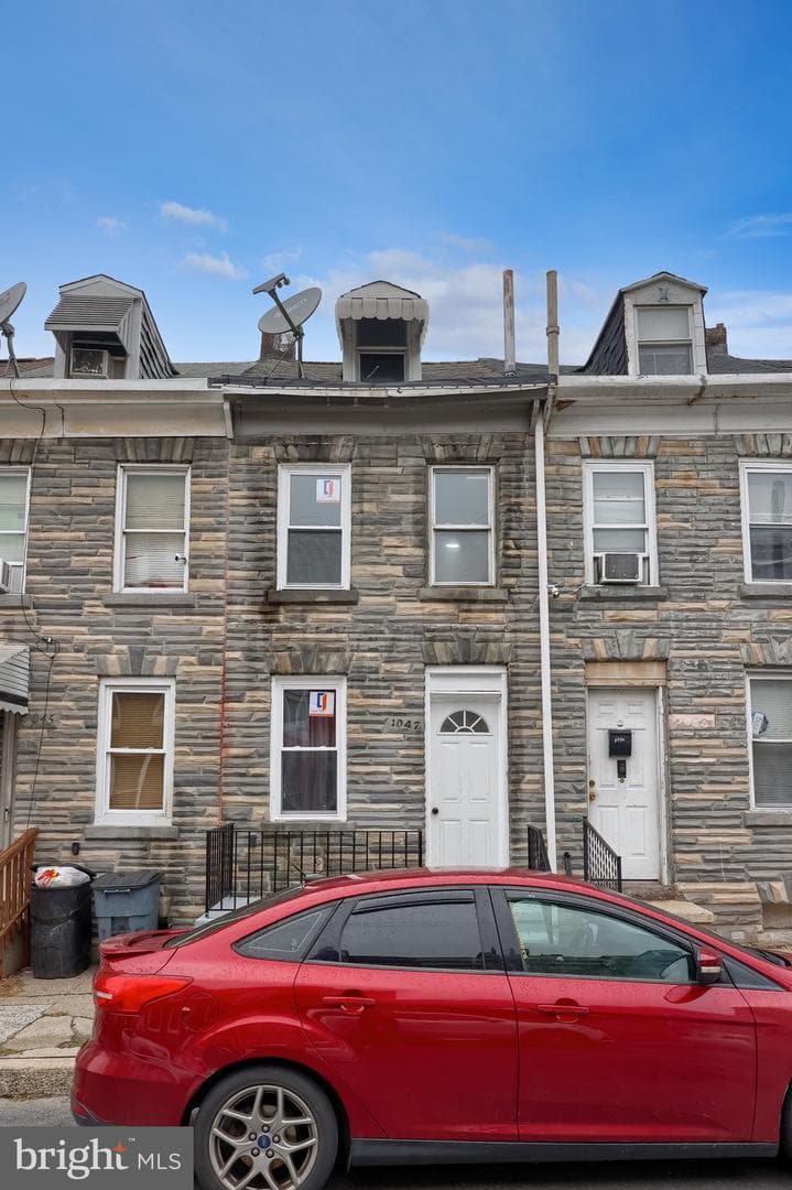 1047 Muhlenberg Street photo 2