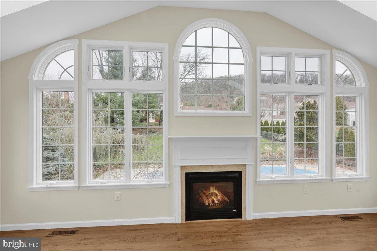 2 Courtleigh Place photo 10