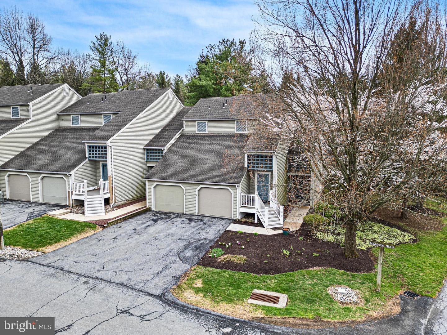 2000 Meadow Glen photo 32