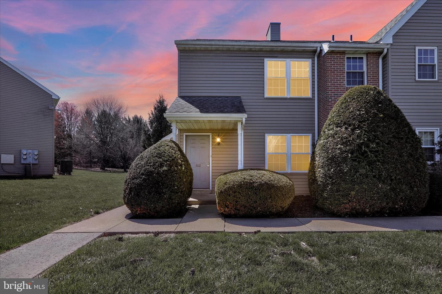 302 Peters Way photo 2