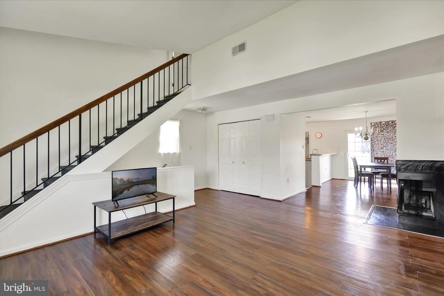 302 Peters Way photo 5