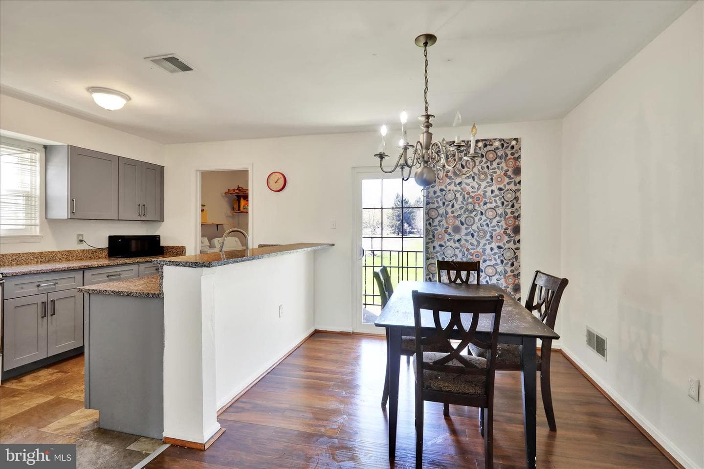 302 Peters Way photo 8