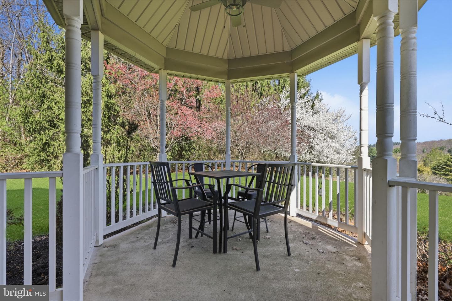 5 Glen Hollow Court photo 5