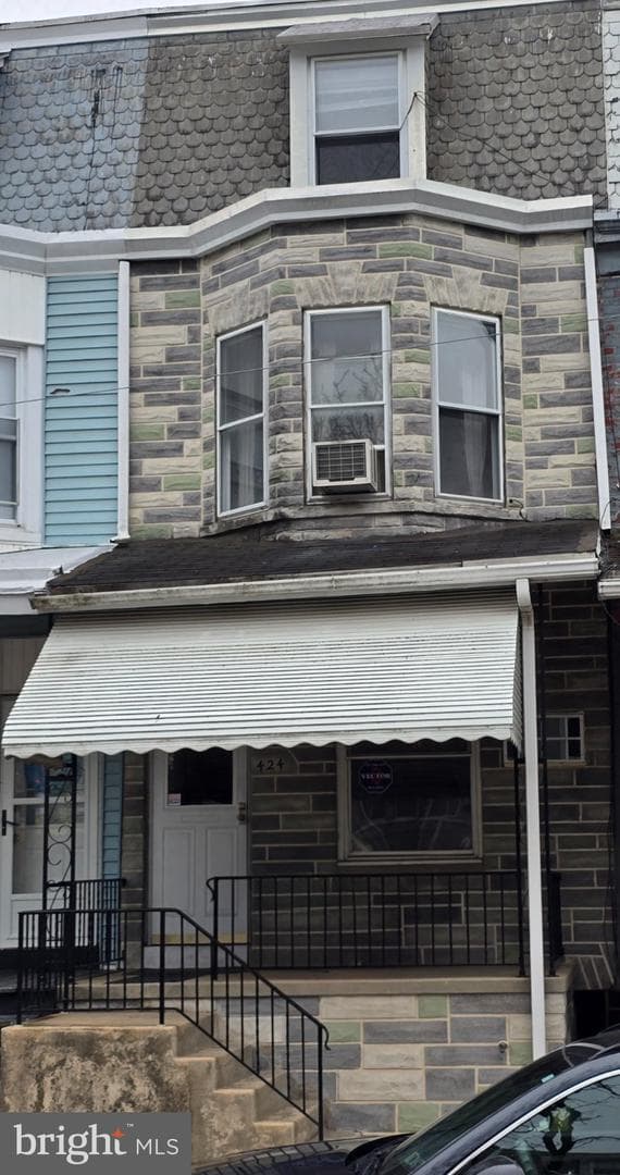 424 W Windsor Street photo 2